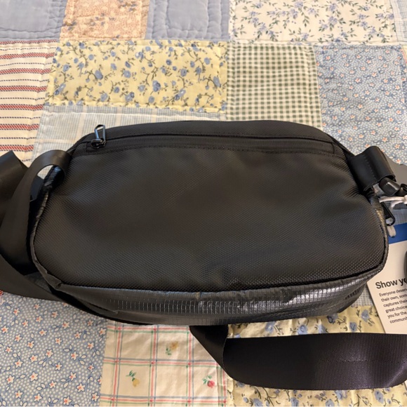 NWT, Rareform Large Zion Sling Bag - Picture 4 of 5